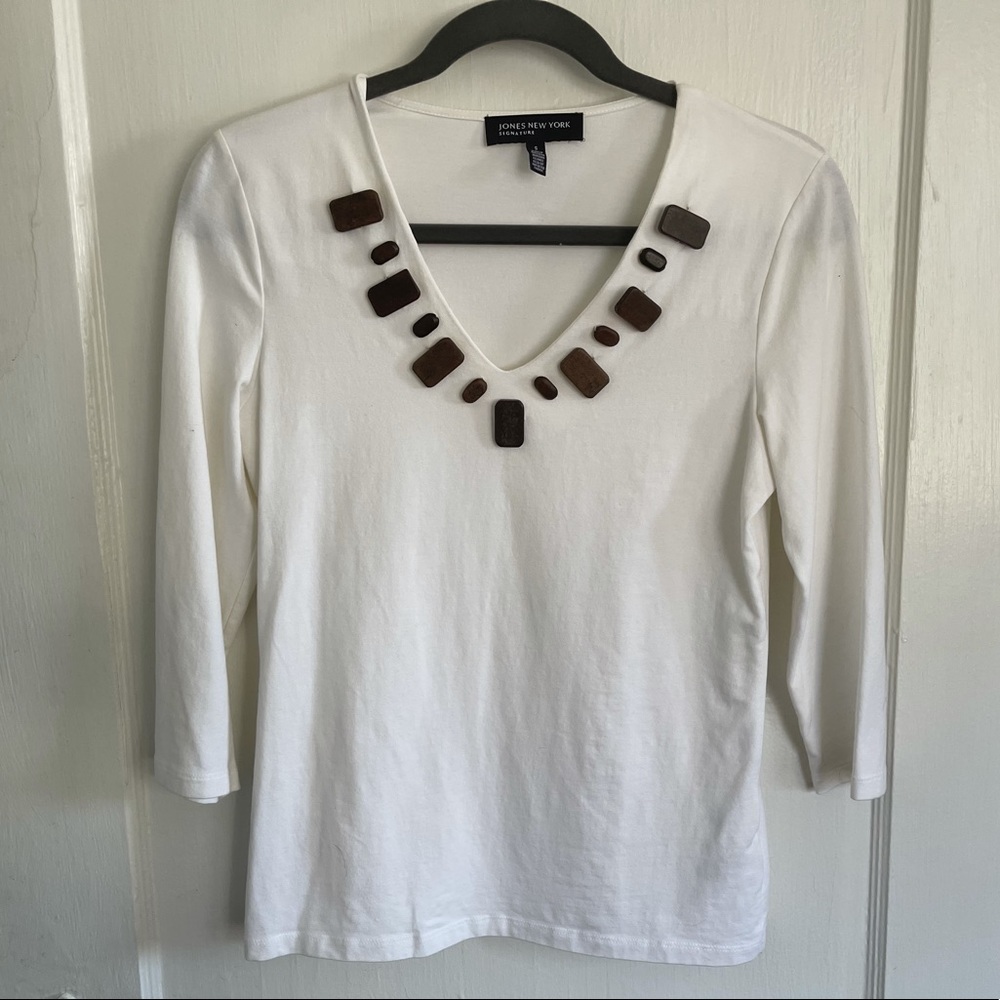 Jones New York 3/4 sleeve white top with wood adornments